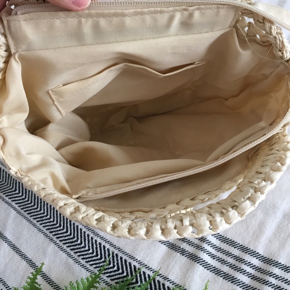 ❗️One Left❗️NWTRound Straw Bag - Picture 6 of 7